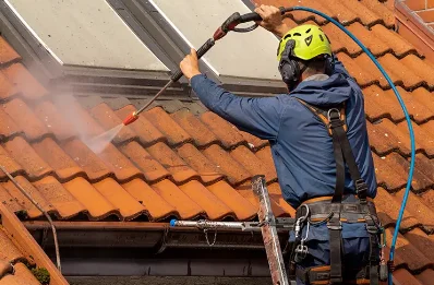 Démoussage et hydrofuge de toiture à Navenne